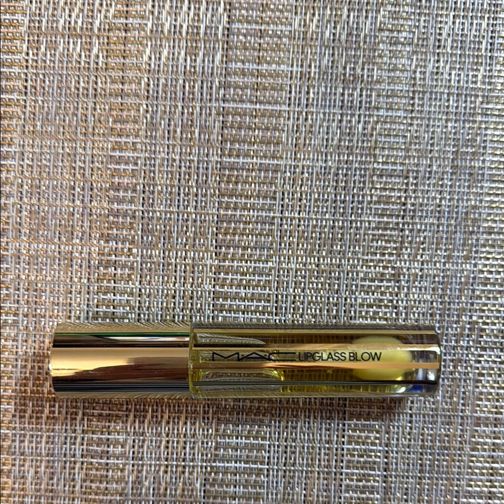MAC Cosmetics Lipglass Blow